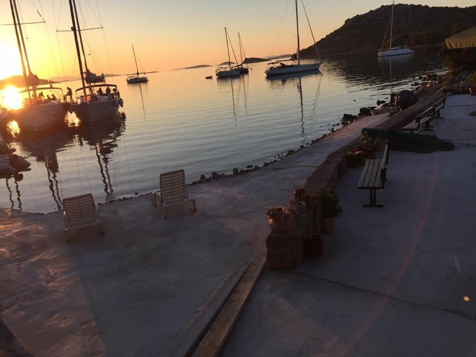 Beach House Hela: Kornati Island Retreat with Pool and Transport Pristanisce Exterior photo